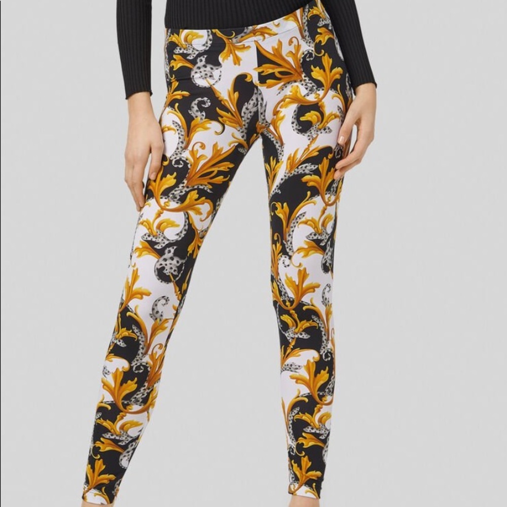 (38/US 2) Versace Baroque Acanthus Print Leggings